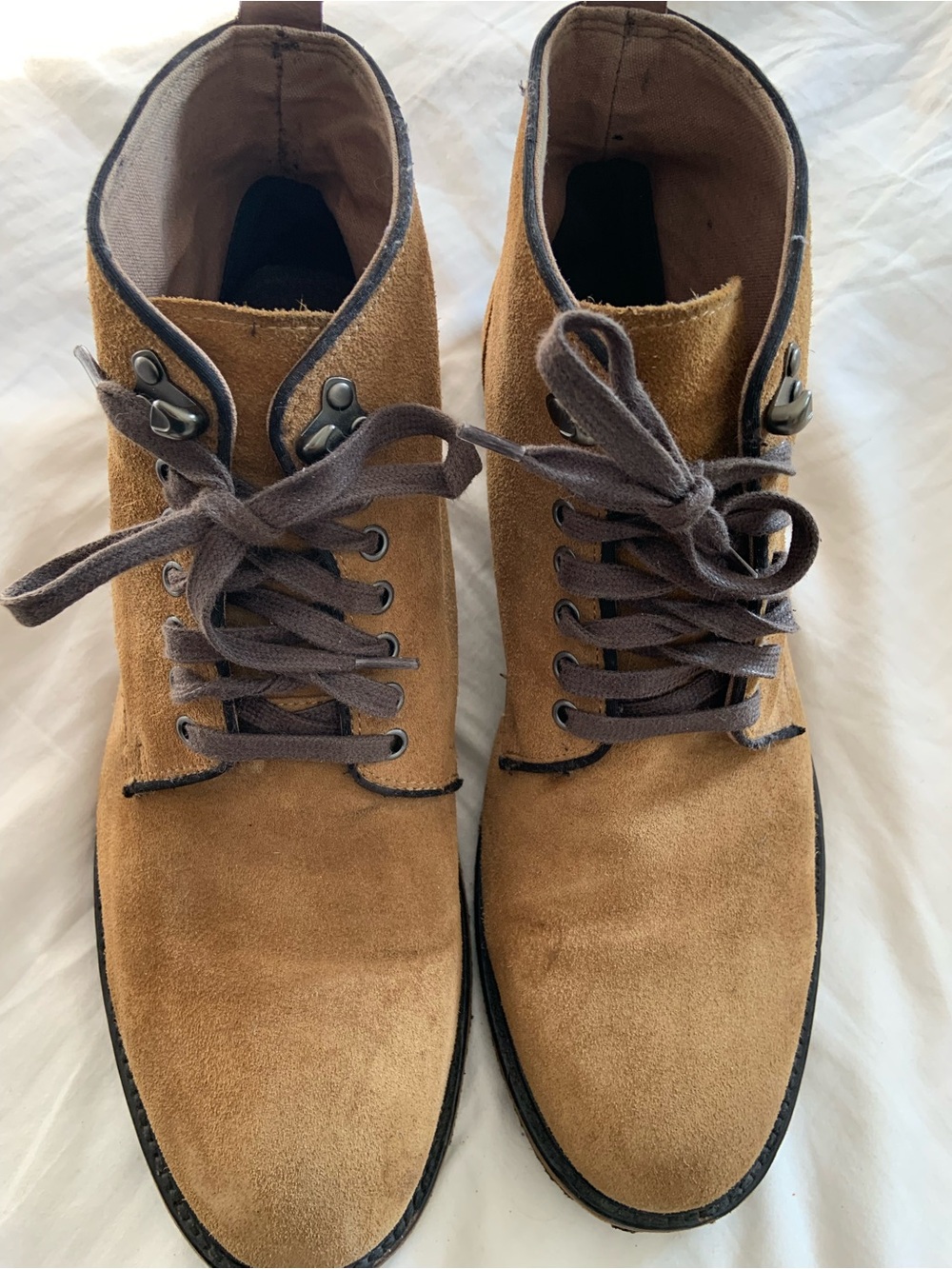 Banana Republic Tan Suede Chukka Boots with Dark Brown Laces